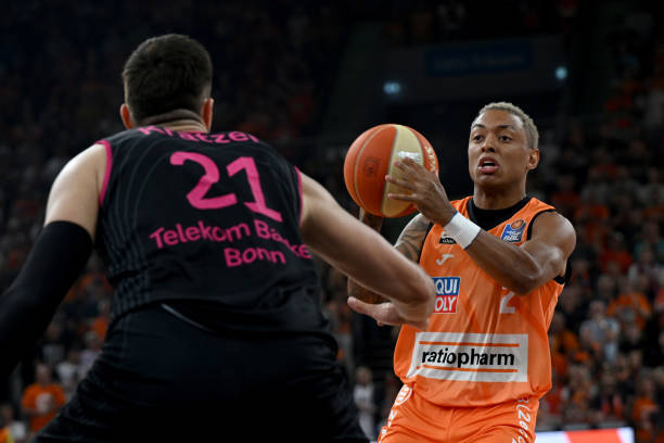 勇士应及时 勇士应及时