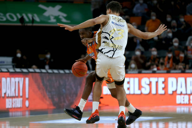 艺的不断追 艺的不断追